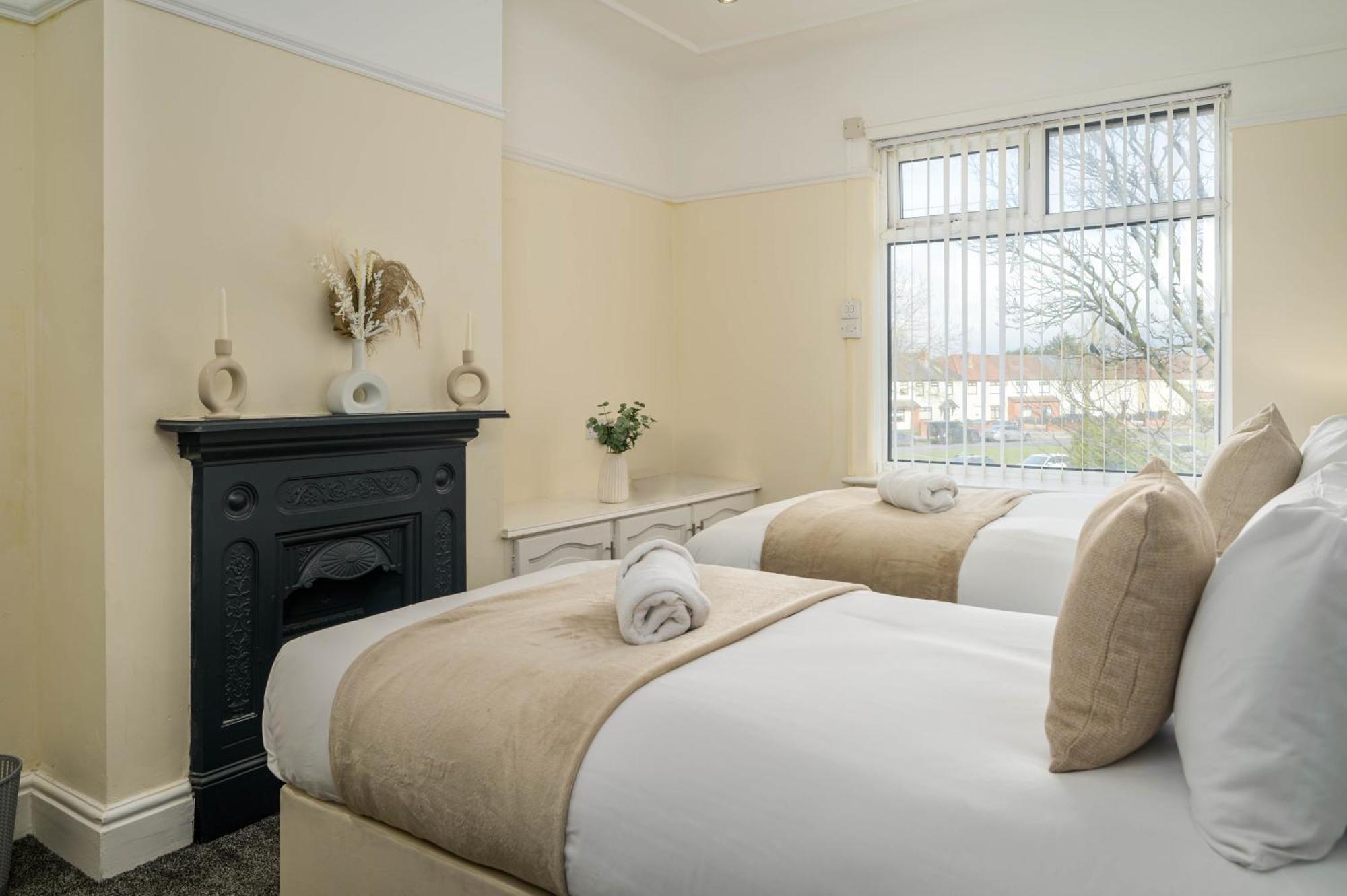 Delia'S 3-Bedroom Apartment In Liverpool Buitenkant foto