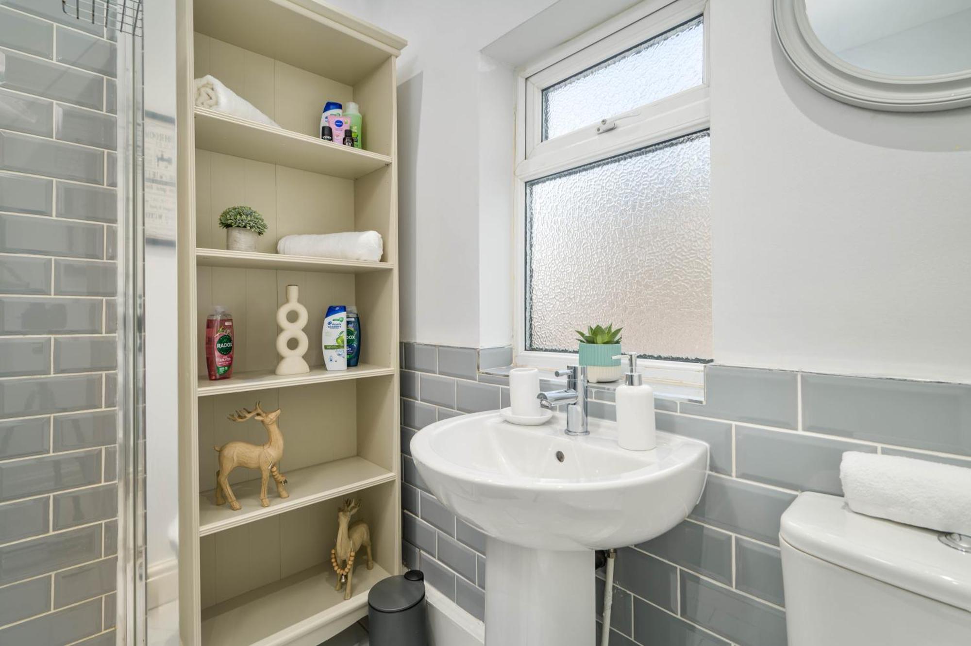 Delia'S 3-Bedroom Apartment In Liverpool Buitenkant foto